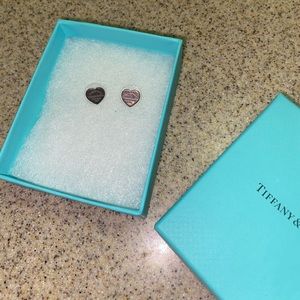 TIFFANY & CO HEART SHAPED EARRINGS